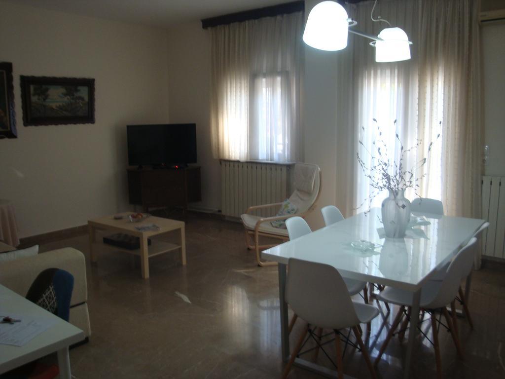 Zoes Polichni Apartment *