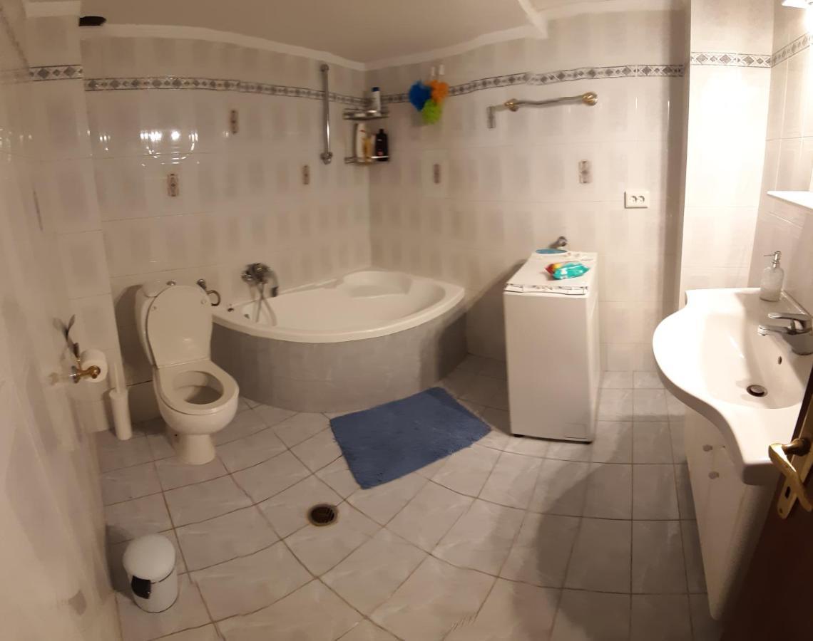 Zoes Polichni Apartment *